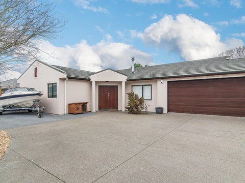9 Holcombe Drive, Paraparaumu