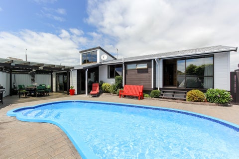 8 Marchant Place, Westown, New Plymouth