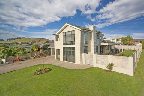 8 Watervista Place, Mangere Bridge, Auckland