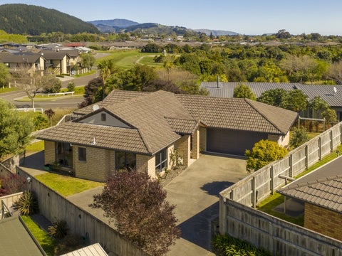 6 Cascade Way, Paraparaumu