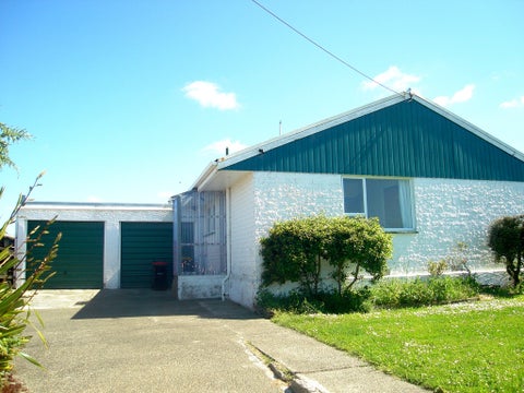 16 Avon Road, Clifton, Invercargill