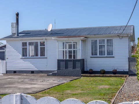 381 High Street South, Carterton