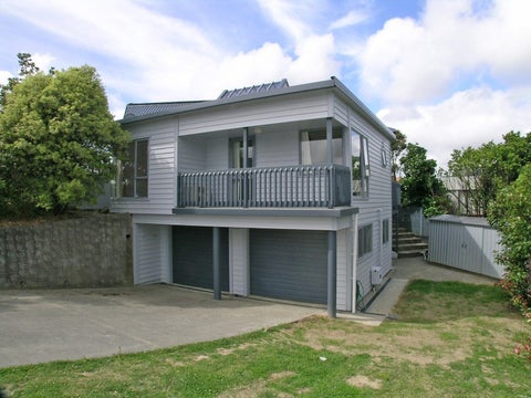 40 Joseph Banks Drive, Whitby, Porirua