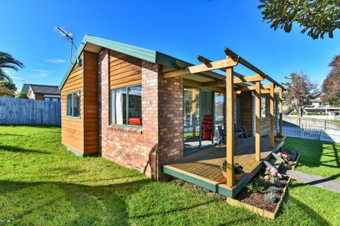 8 Wai Iti Place, Clendon Park, Auckland
