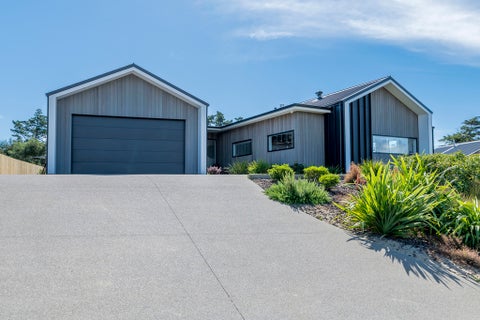 46 Ferndale Drive, Waikanae