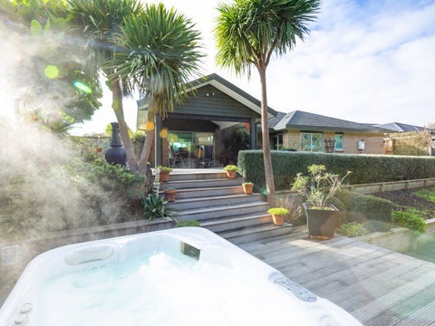 20 Fairway Oaks Drive, Waikanae Beach, Waikanae