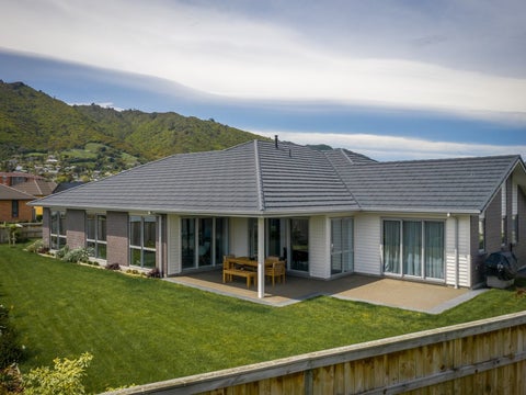 67 Waipunahau Road, Waikanae