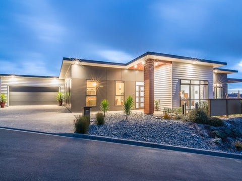 12 Bluewater Place, Paraparaumu