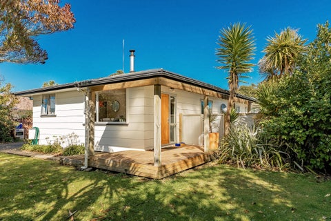 9 Martin Place, Carters Beach, Westport