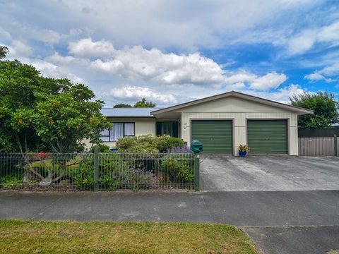 25 Lincoln Road, Carterton