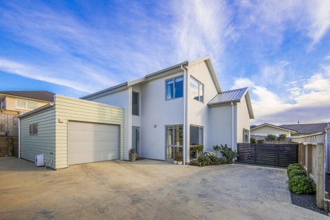 4A Grace Cove, Aotea, Porirua