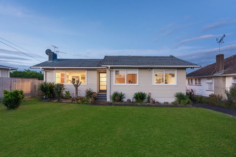 44 Fairclough Road, Beach Haven, Auckland