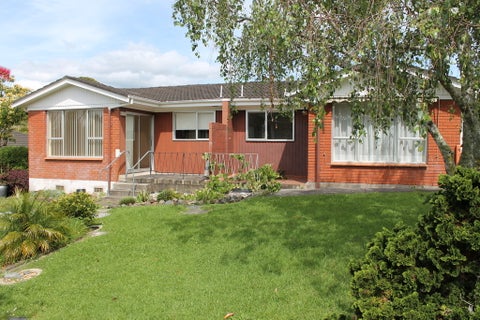 1/13 Steele Street, Meadowbank, Auckland
