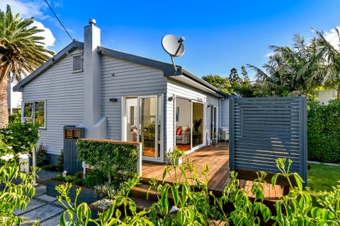 2/50 Rambler Crescent, Beach Haven, Auckland