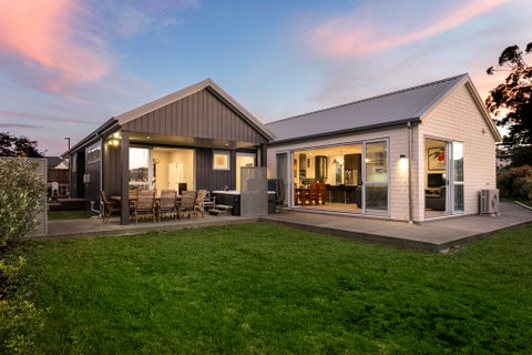 11 Moa-Stone Road, SILVERDALE, Silverdale