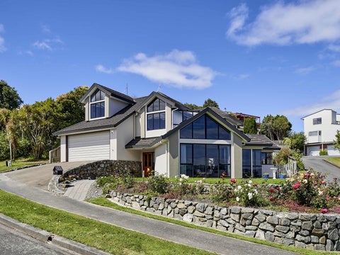 22 The Crowsnest, Whitby, Porirua