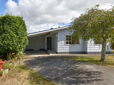 3 Chisholm Place, Carterton