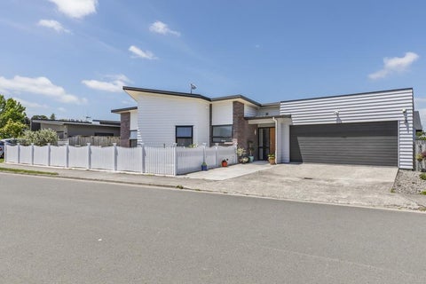 14 Christobel Circle, Huntington, Hamilton