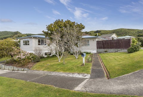 13 Saint Johns Terrace, Tawa, Wellington