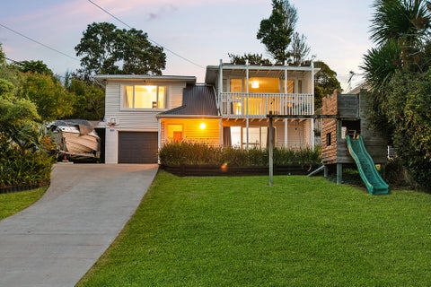 20 Aeroview Drive, Beach Haven, Auckland