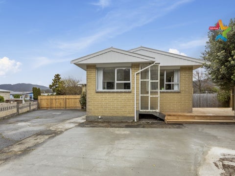 2/15 Pencarrow Crescent, Wainuiomata, Lower Hutt