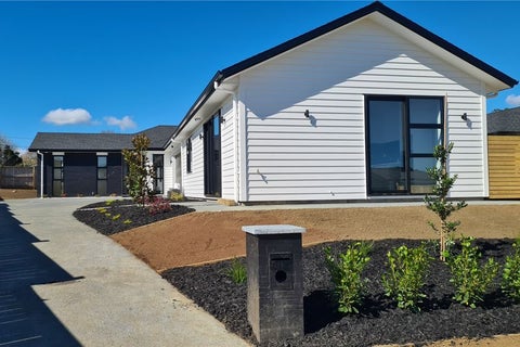 81 Twin Parks Rise, Papakura, Papakura