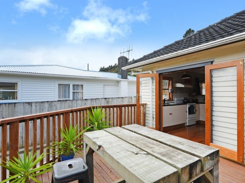 60 Coast Road, Wainuiomata, Lower Hutt