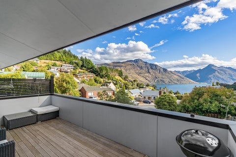 27 Watts Road, Fernhill, Queenstown