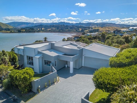 22 Molyneux Close, Whitby, Porirua