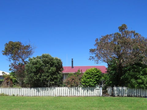 14 Tasman Street, Carters Beach, Westport