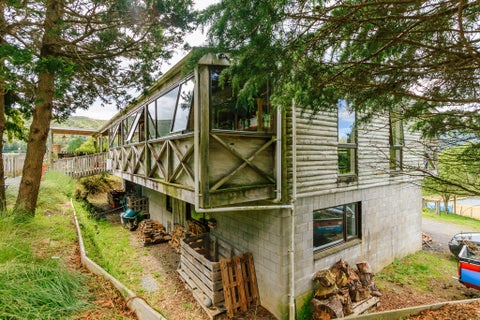 141 Upper Fitzherbert Road, Wainuiomata, Lower Hutt