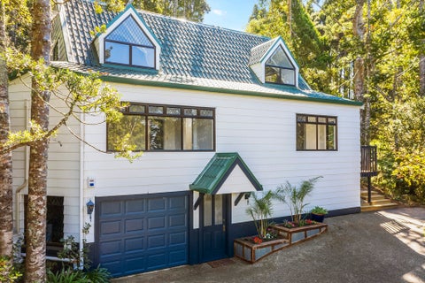 10 Arama Avenue, Titirangi, Auckland