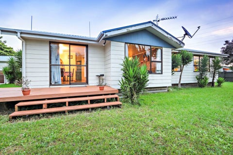 27 Challen Close, Conifer Grove, Takanini