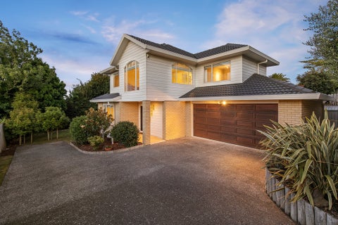 2/16 Rutherford Terrace, Meadowbank, Auckland
