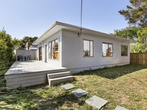 11 Vanguard Road, Kelston, Auckland