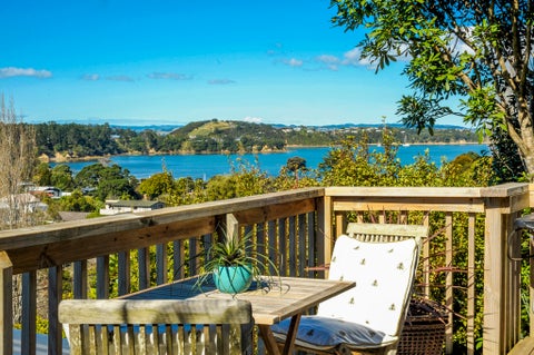 12 Lannan Road, Surfdale, Waiheke Island
