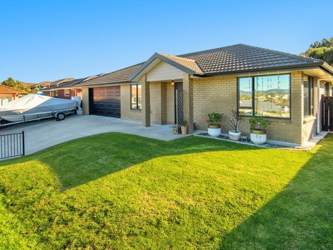 11 Dumfries Place, Pyes Pa, Tauranga