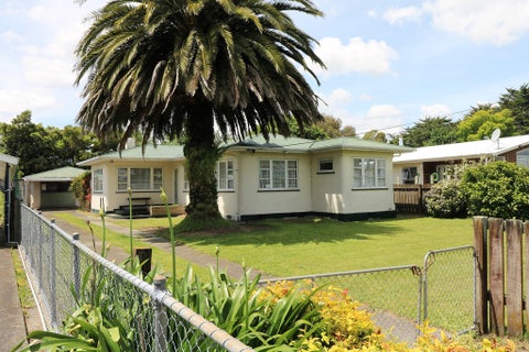 27 Moreton Road, Carterton