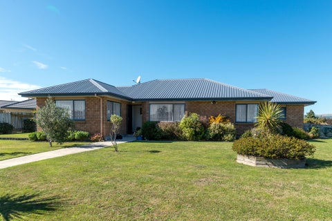 99 Peter Hall Drive, Kelvin Grove, Palmerston North