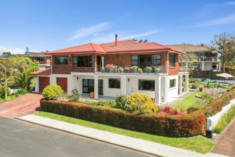 64 Manhattan Heights, Glendene, Auckland
