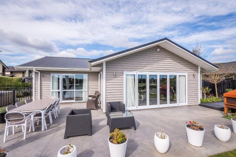 2 Bluewater Place, Paraparaumu