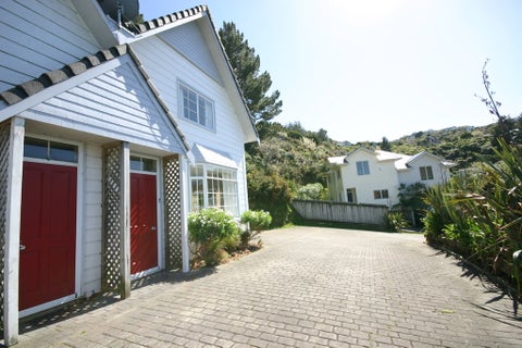 19B Percy Dyett Drive, Karori, Wellington