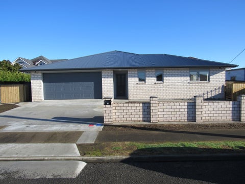 15 Victoria Street, Hawera