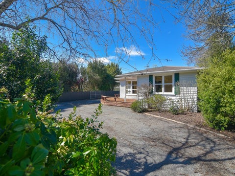 477 High Street South, Carterton