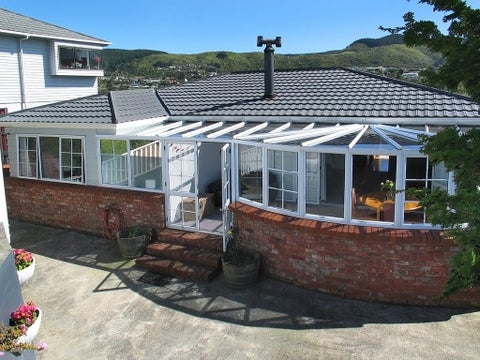 8 Taylor Terrace, Tawa, Wellington