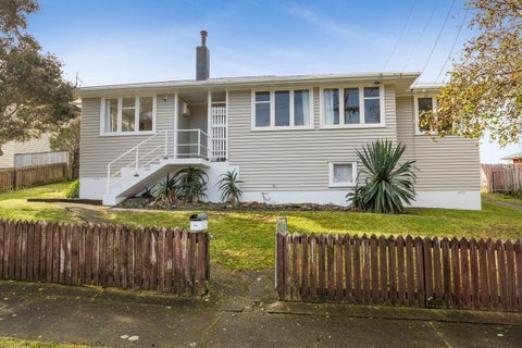 25 Davidson Crescent, Tawa, Wellington