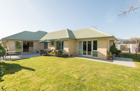 6 Sixpenny Lane, Brightwater