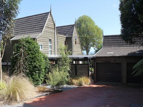 21 Kakariki Grove, Waikanae