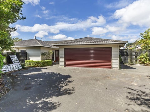 33 Longitude Place, Whitby, Porirua