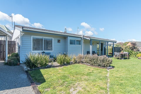 82 Field Way, Waikanae Beach, Waikanae